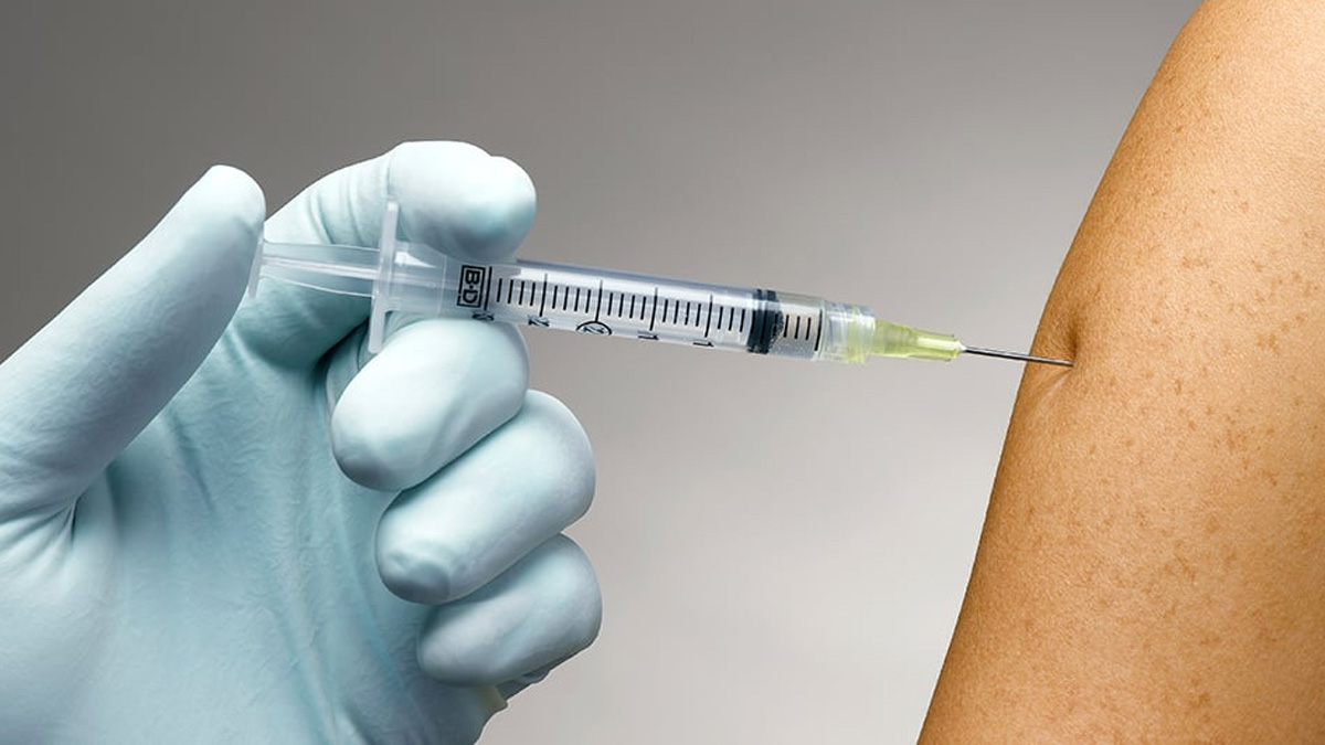 क्या इंफ्लुएंजा (Flu) वैक्‍सीन सभी प्रकार के फ्लू के ख‍िलाफ सुरक्षा देती है? डॉक्‍टर से जानें 