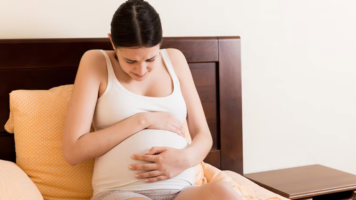 Signs and Causes Of Leaking Amniotic Fluid, And Its Side Effects On Pregnancy