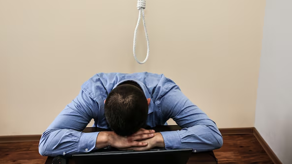 When To Visit An Expert If Going Through Suicidal Thoughts In Hindi