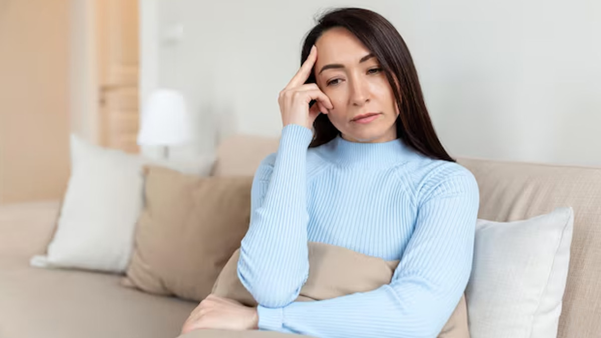 World Menopause Day: प्रीमेनोपॉज, पेरीमेनोपॉज और मेनोपॉज में क्या अंतर होता है? इन लक्षणों से समझें