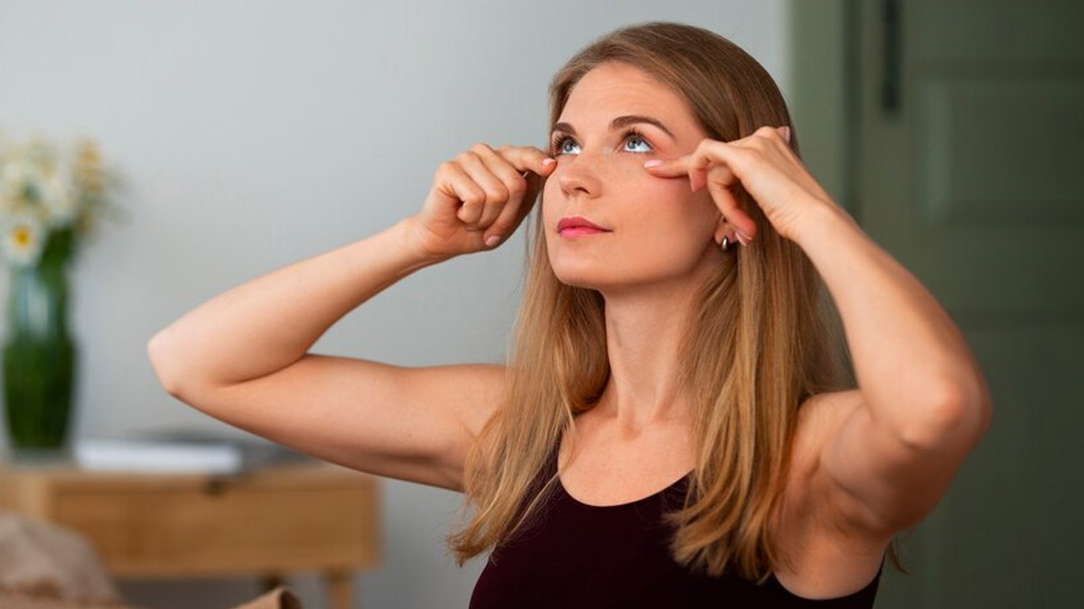 How To Keep Your Eyes Hydrated Naturally? Expert Explains