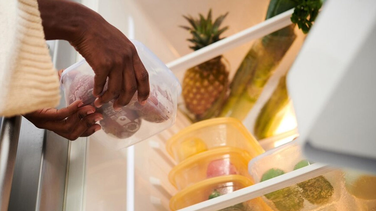 Here's Why You Should Let Your Food Cool Before Refrigeration