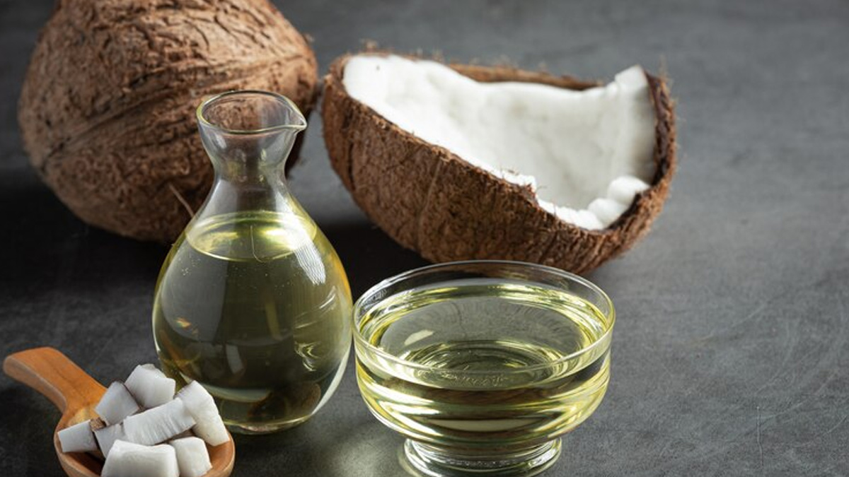 Can Camphor And Coconut Oil Help Reducing Dandruff? Let’s Find Out