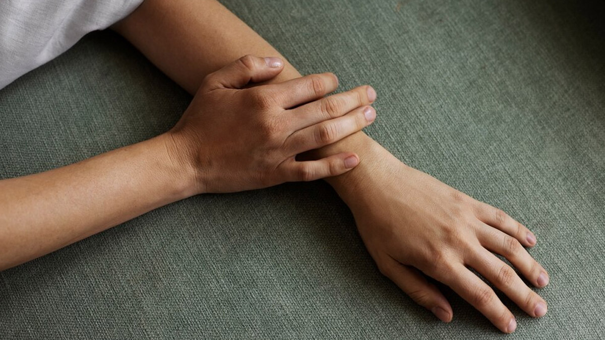 massaging-hands