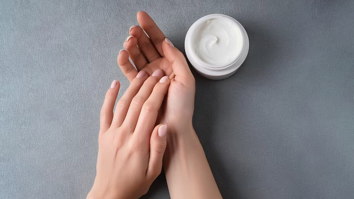 moisturising-hands