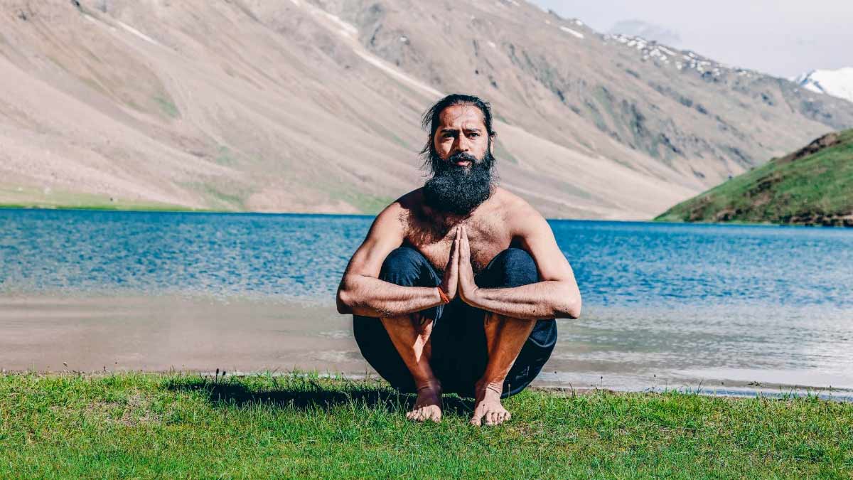 Why Should You Start Your Day By Drinking Warm Water In Mal Asana? Yoga Guru Explains The Benefits