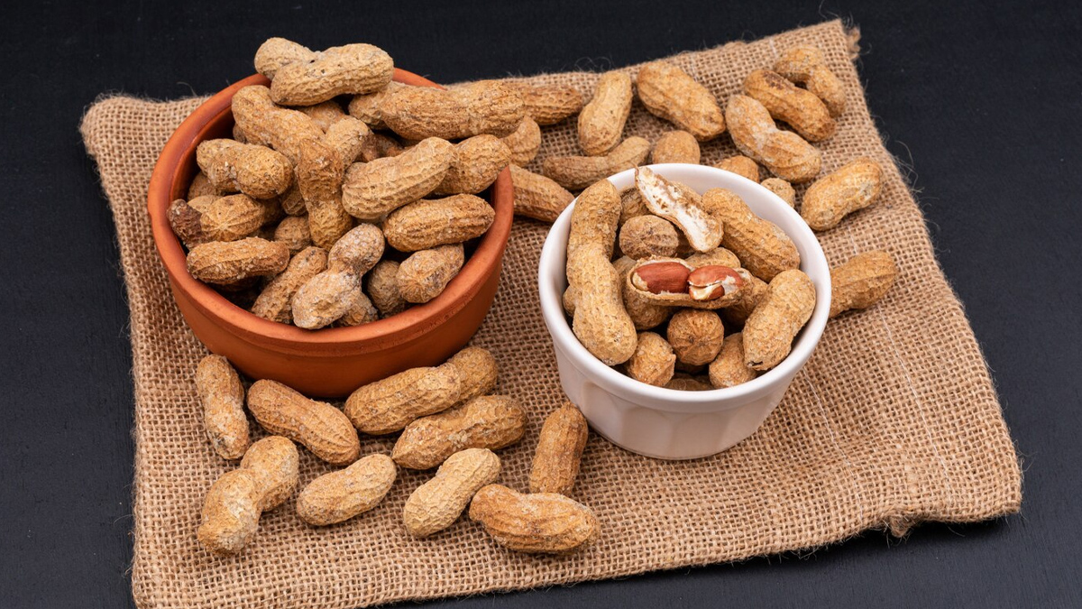 nutrients found in peanut