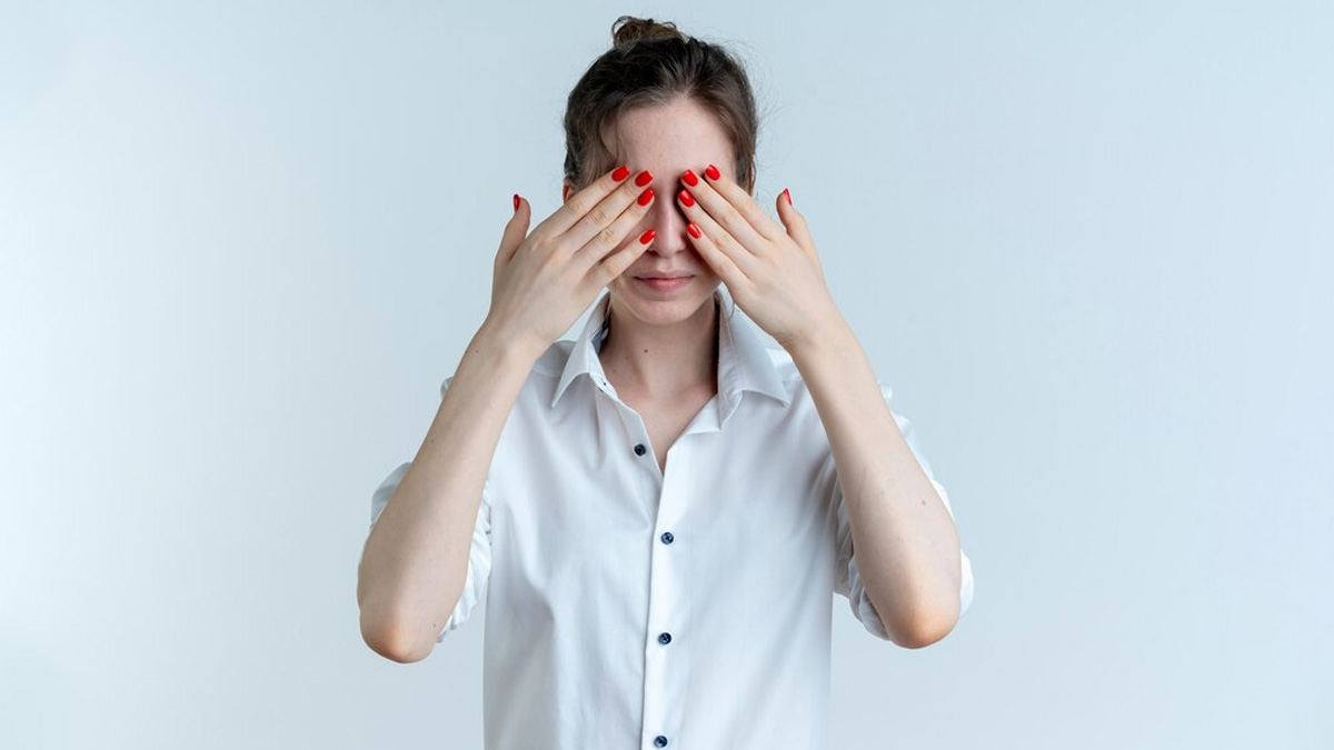Aggressive Eye Rubbing May Damage Your Eyes; Here’s How To Safely Remove Irritants Instead