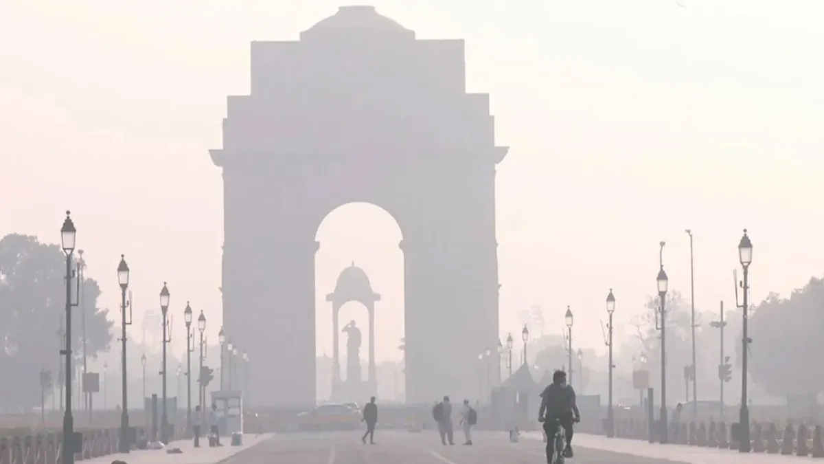 Toxic Smog Chokes Delhi, Noida Post-Diwali; AQI Set to Plunge Further