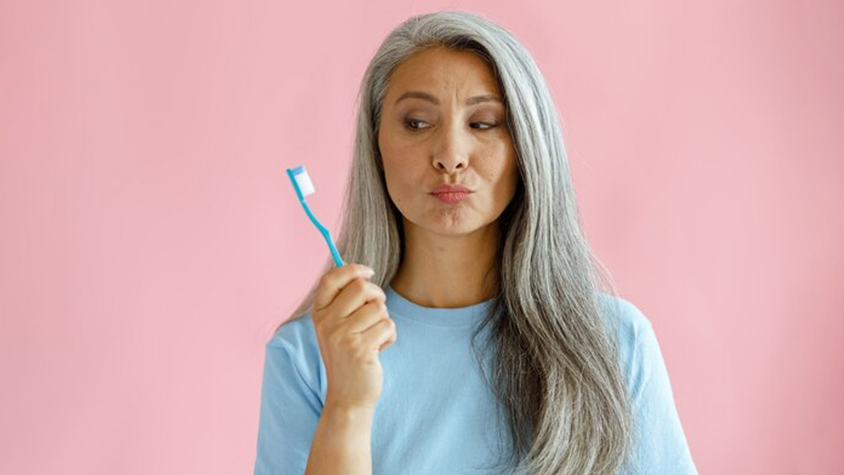 menopause-teeth