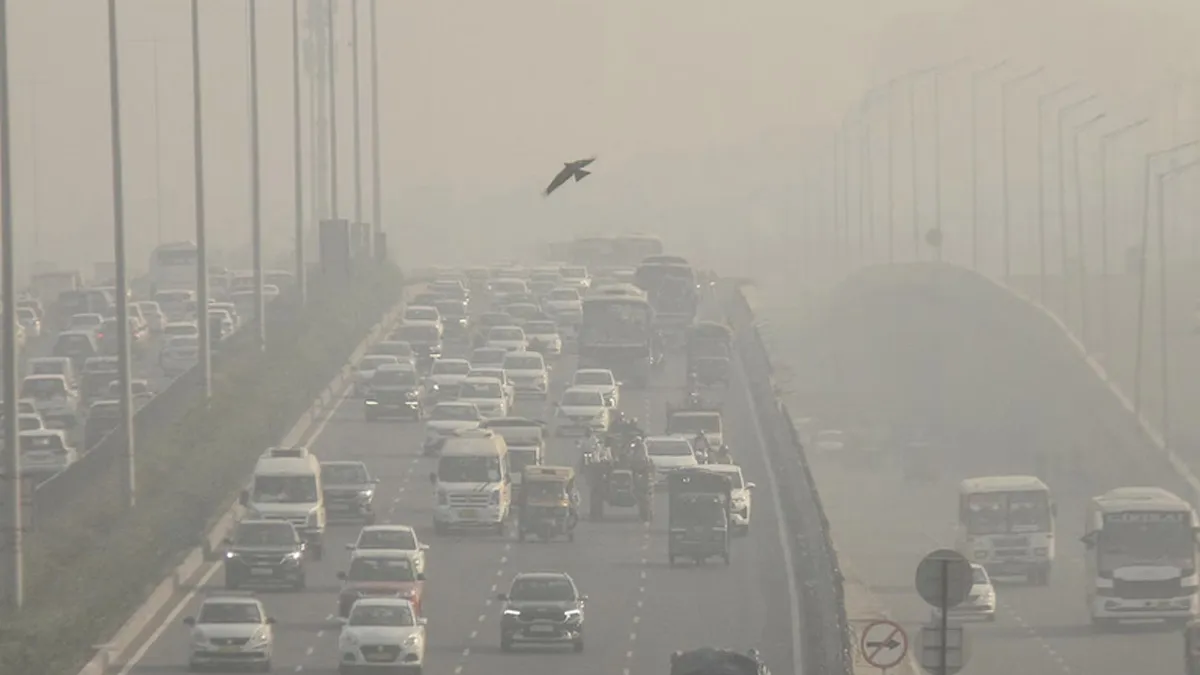 Delhi AQI Reaches Dangerous Levels: Experts Warn Of Severe Lung Damage As Smog Engulfs Capital Ahead Of Chhath Puja