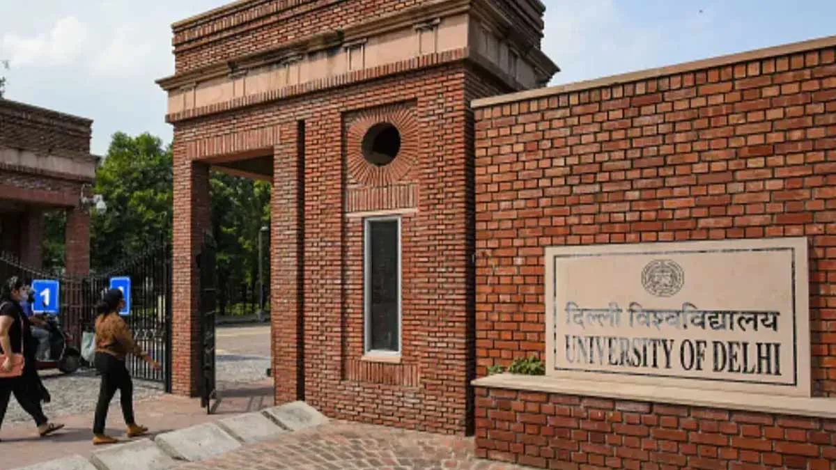 Delhi Air Quality Worsens: DU Colleges Shut, Classes Go Online Amid Toxic Air Crisis