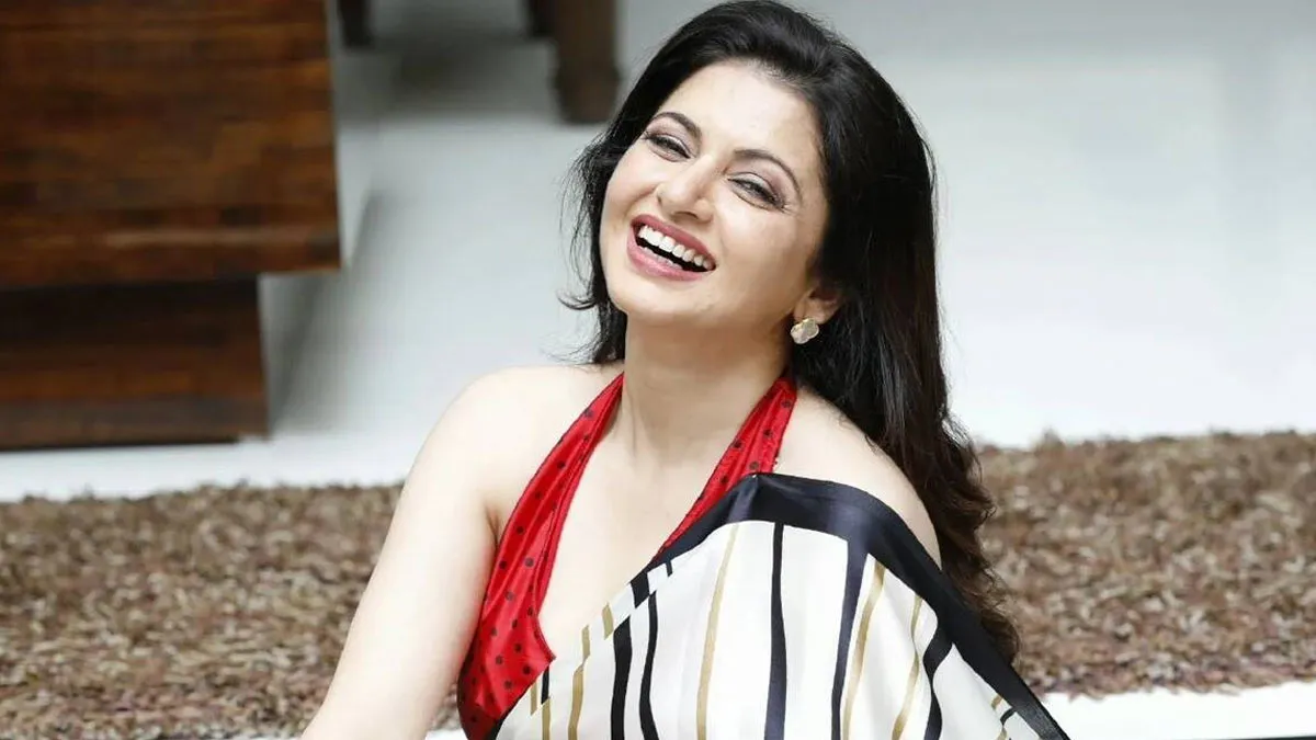 Bhagyashree Reveals Her Go-To Exercise For Instant Leg Pain Relief And Improved Mobility