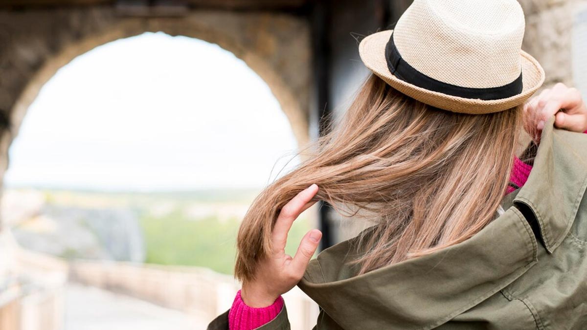 How To Maintain Healthy Hair While Traveling: Essential Tips And Natural Products To Pack