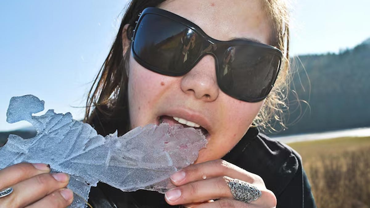 4 Reasons Why Chewing Ice Is Bad For You, Tips To Break The Habit