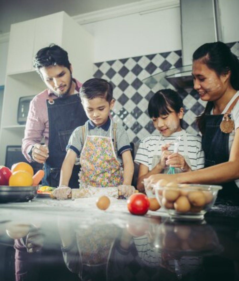 parents-cooking-with-children