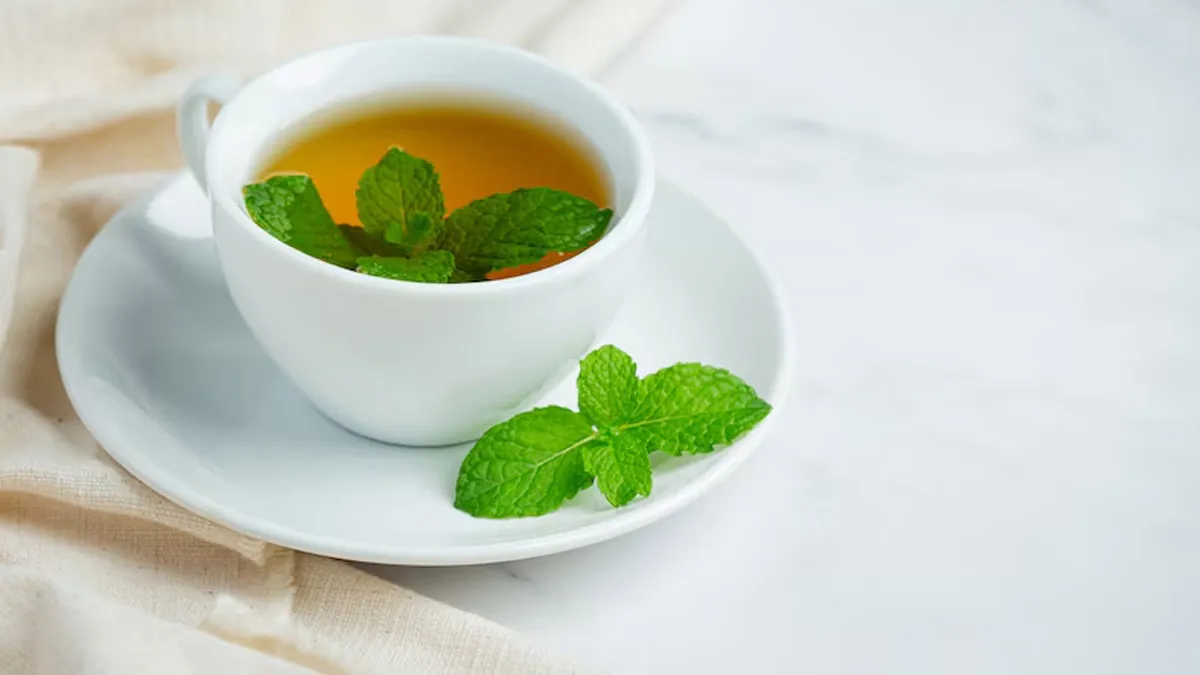 Treat Your Sore Throat And Nasal Congestion With Peppermint Tea This Winter