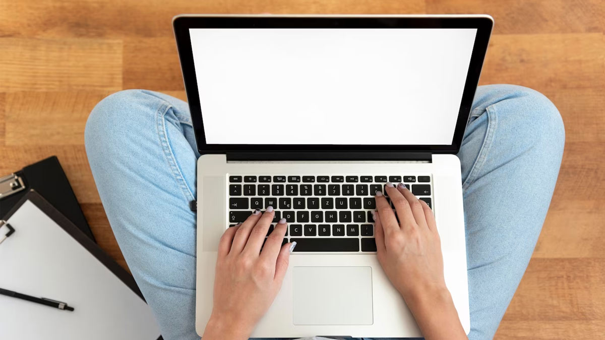 inside-laptop-on-lap
