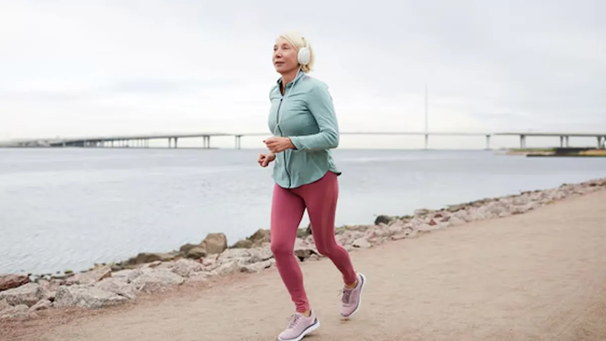 Take A Stroll And Get A 24 Hour-Long Memory Boost, Says Study And Expert