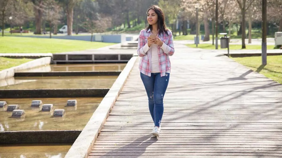 How Many Steps You Should Walk Daily To Reduce Depressive Symptoms: What Study Reveals