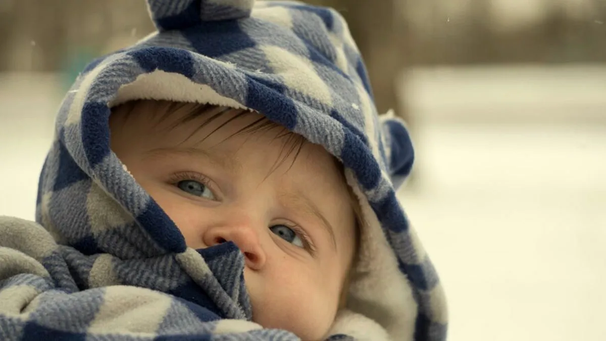 Are You Overdressing Your Baby This Winter? 5 Signs To Know If Your Baby Is Too Hot Or Cold