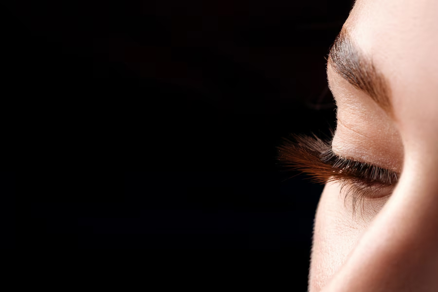 castor-oil-longer-lashes