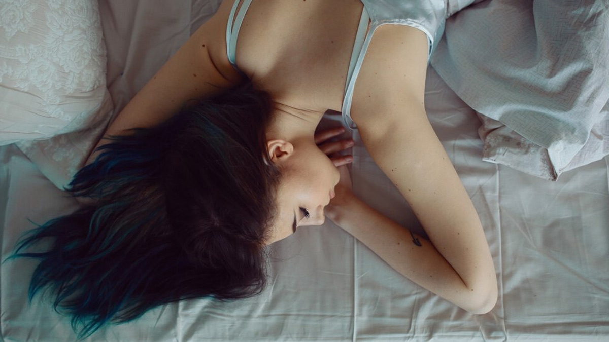 sleeping-on-stomach-and-headaches