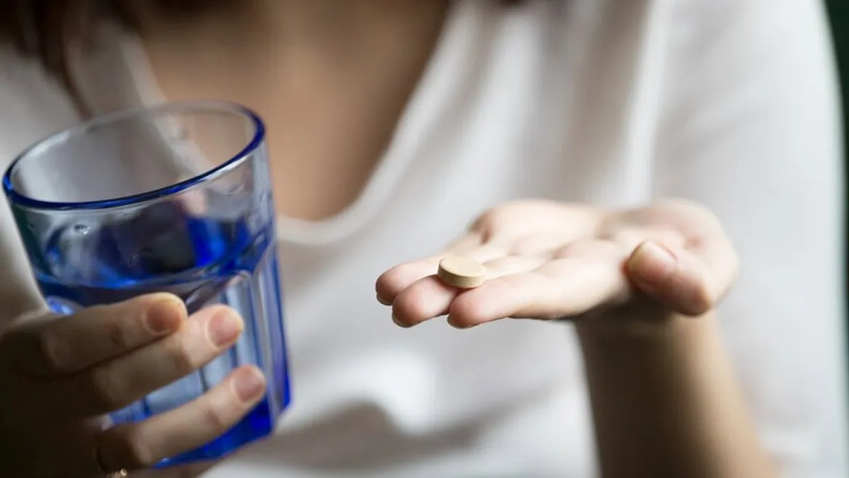 The Correct And Safe Way To Swallow Pills And Mistakes To Avoid