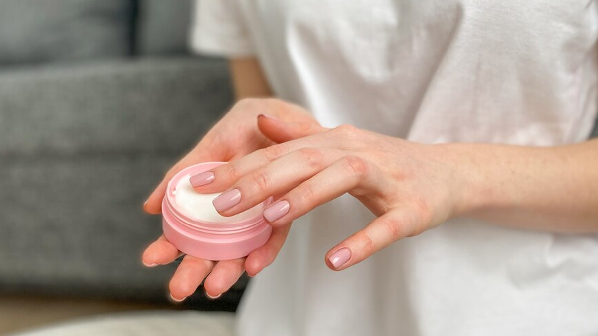 using-hand-cream