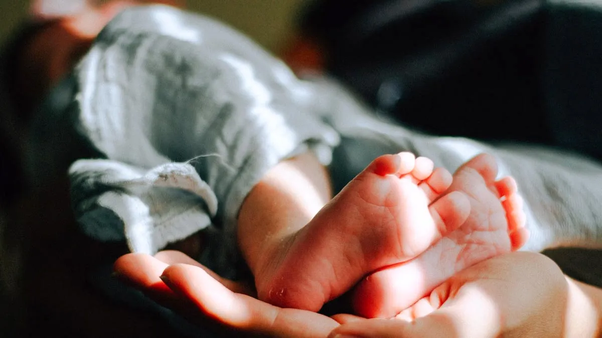 Indian Expectant Mothers Seek Pre-term Cesarean Sections To Beat Trump's Birthright Citizenship Deadline; Is It Safe?