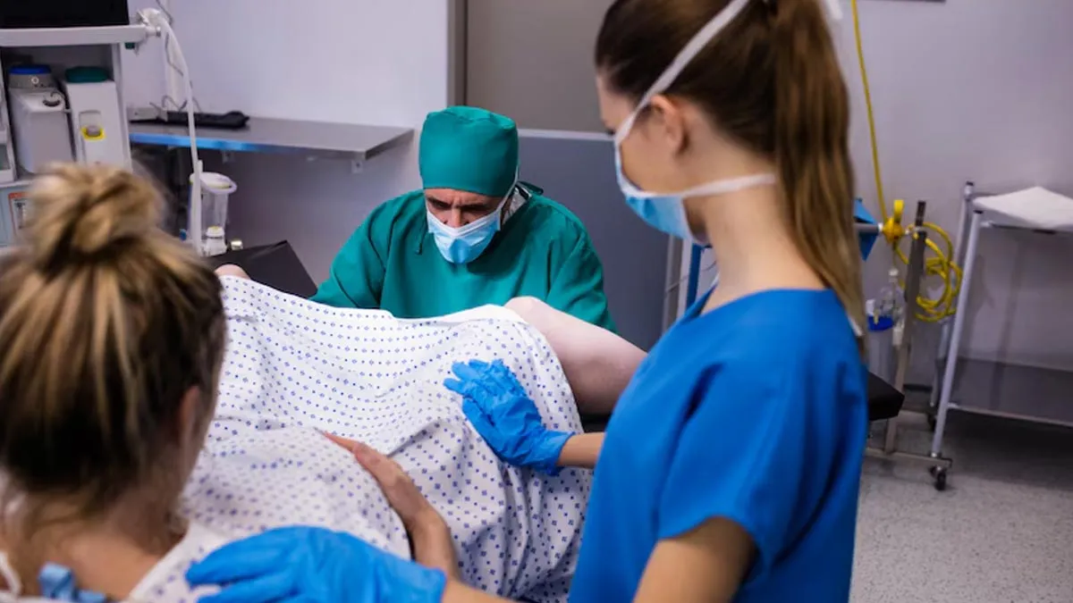 Natural Birth Vs C-Section: Pros And Cons You Need to Know