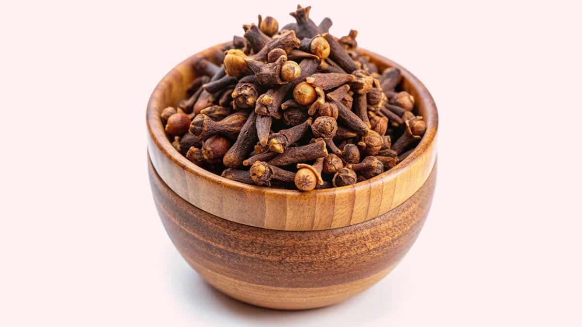 How Does Chewing Cloves Instantly Relieves Cough, Reduces Ulcers And Regulates Liver Function