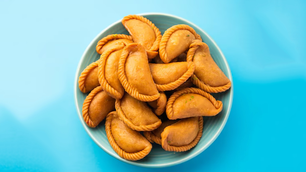 holi snacks gujiya 1 - 2025-03-13T160448.856