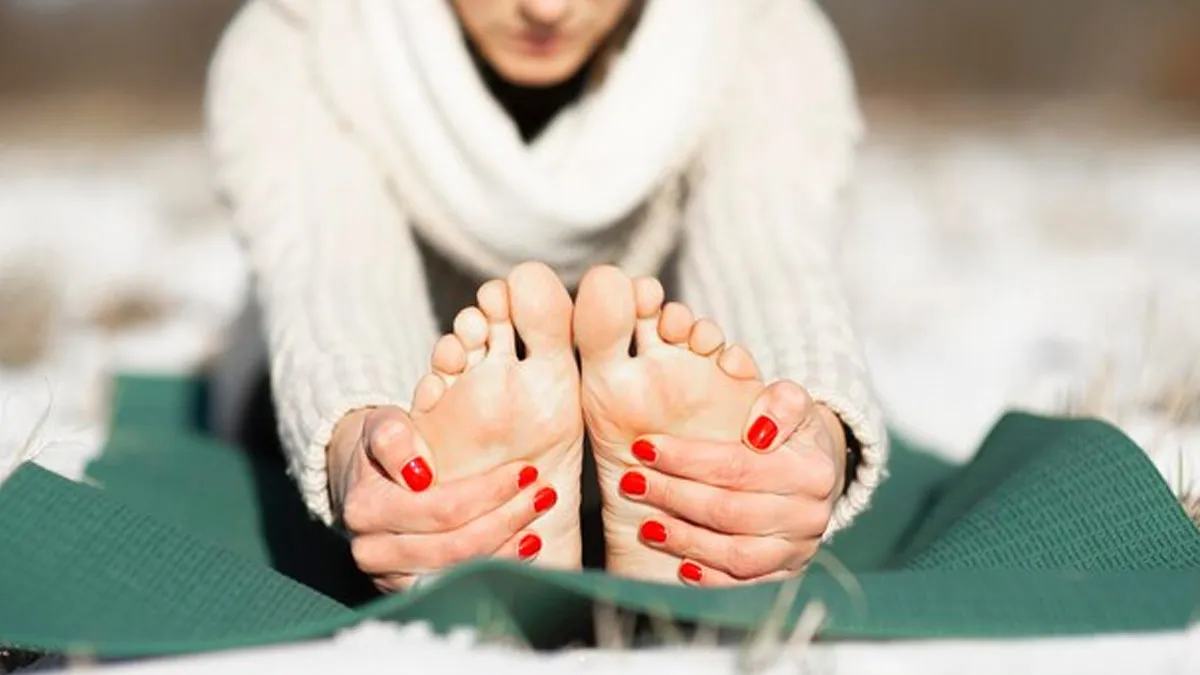 Cold Hands And Feet Could Be A Sign Of Iron Deficiency: Why It Happens
