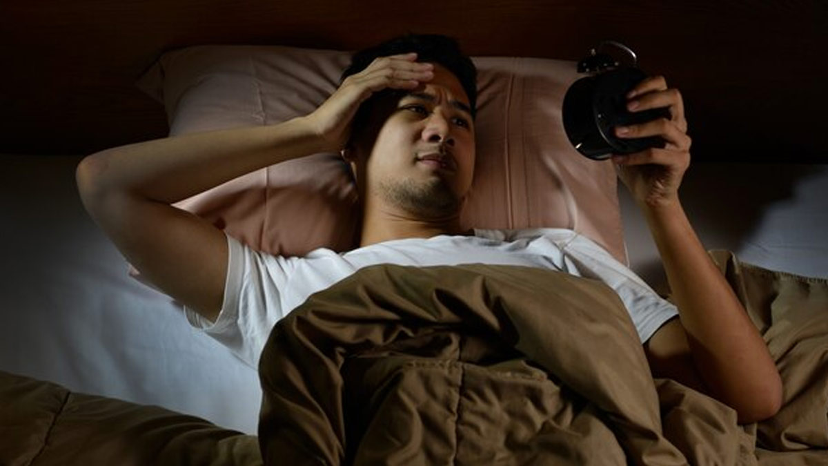 Woke Up In The Middle Of The Night? 7 Tips To Fall Back Asleep