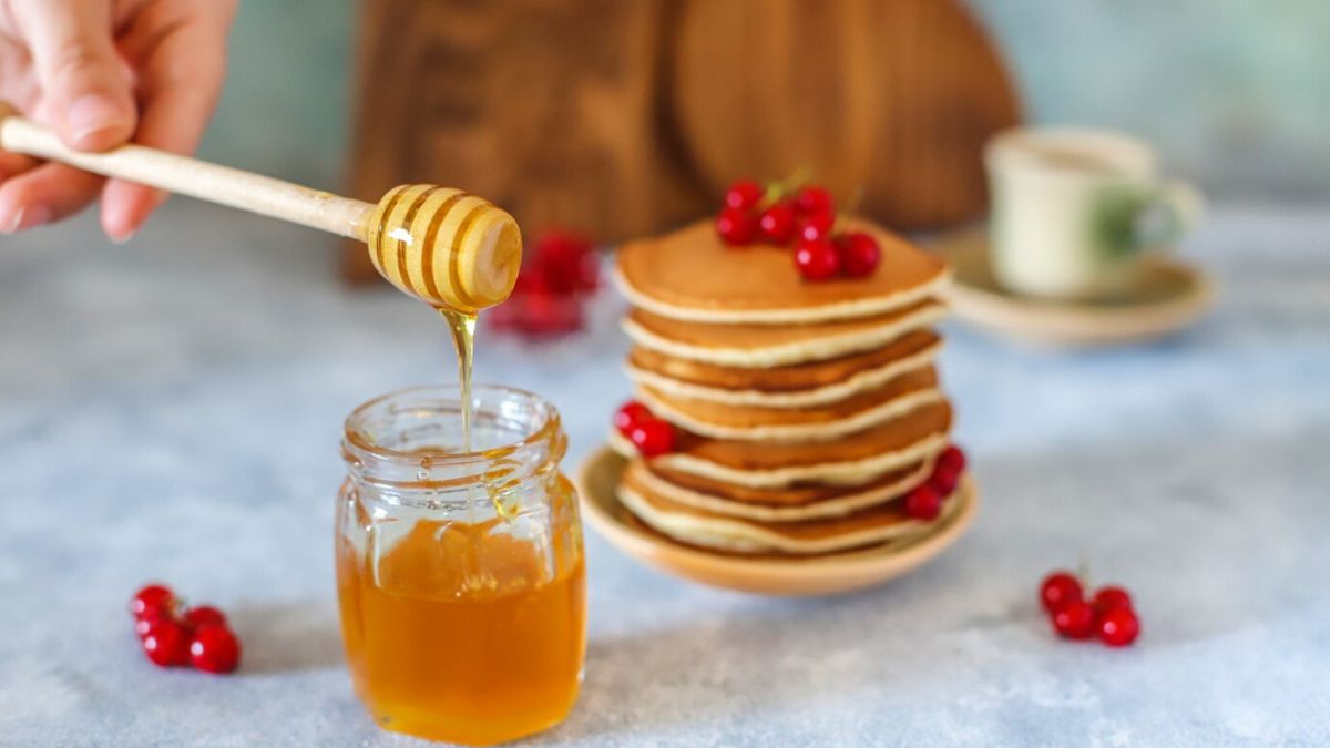 How to Use Honey as a Natural Sweetener & Best Practices for Keeping It Fresh During the Summer Season