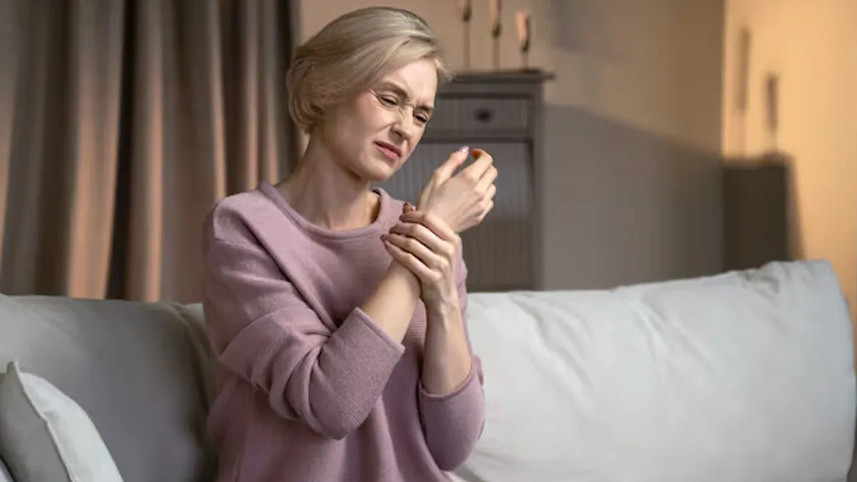 Rheumatoid Arthritis May Lead To Stress: Here's How You Can Deal With It While Living With This Condition