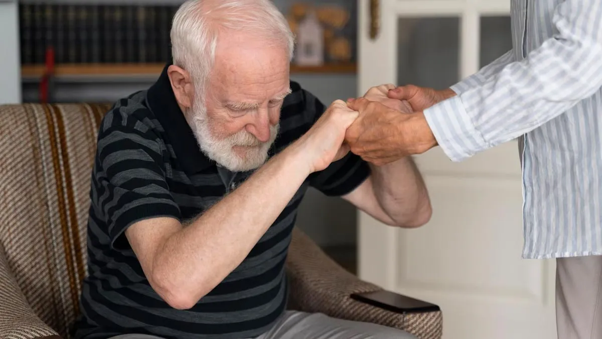7 Common But Most Ignored Signs Of Parkinson's Disease You Should Know!