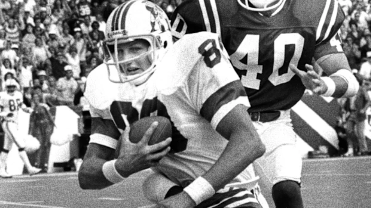 Don Hasselbeck, Former NFL Tight End, Dies Of A Heart Attack At 70