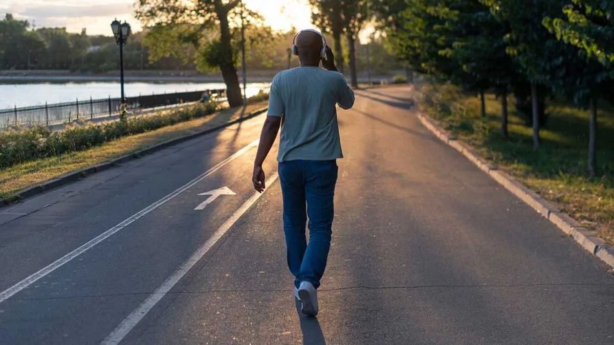 Retro Walking: What Is It and Can It Benefit You and Your Health?