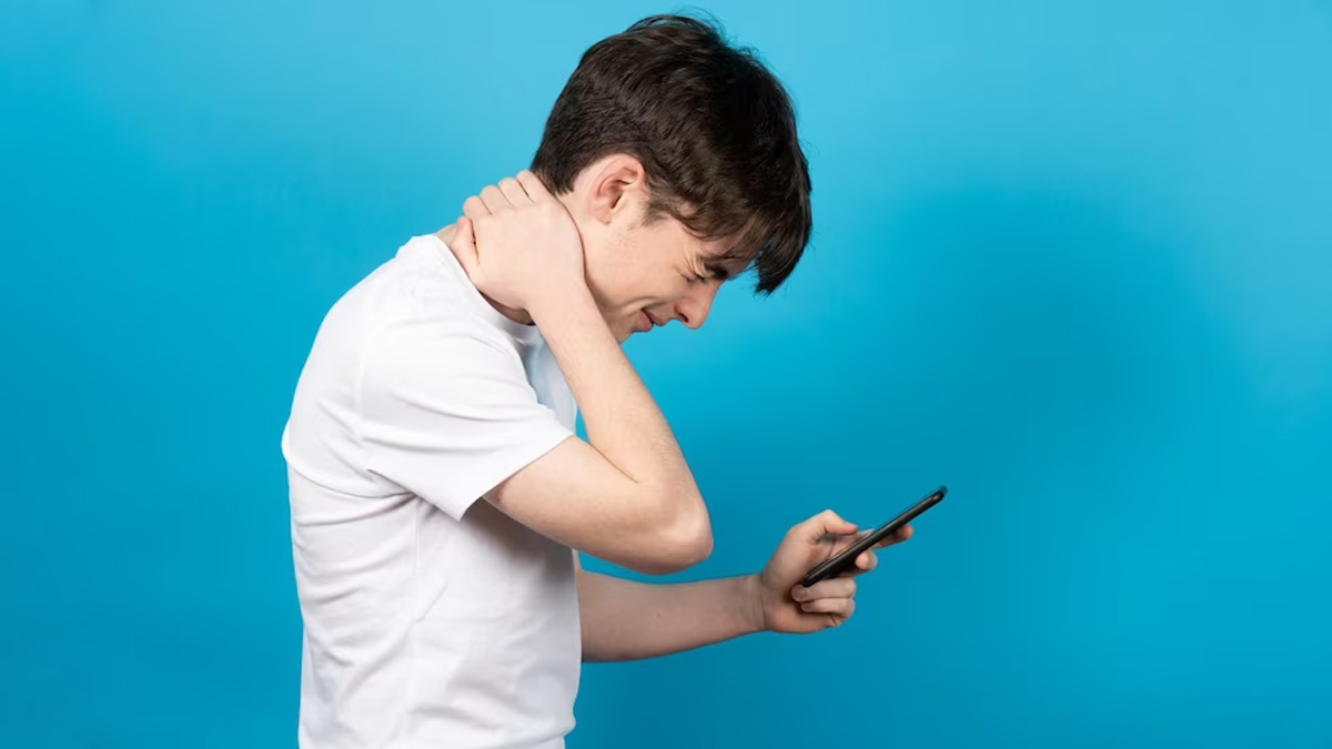 Text Neck Syndrome: The Modern Era Pain Caused By Poor Body Posture | OnlyMyHealth