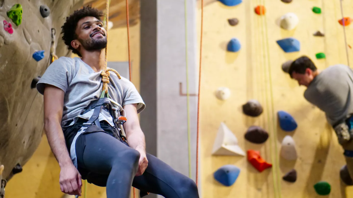 02-indoor-climbing