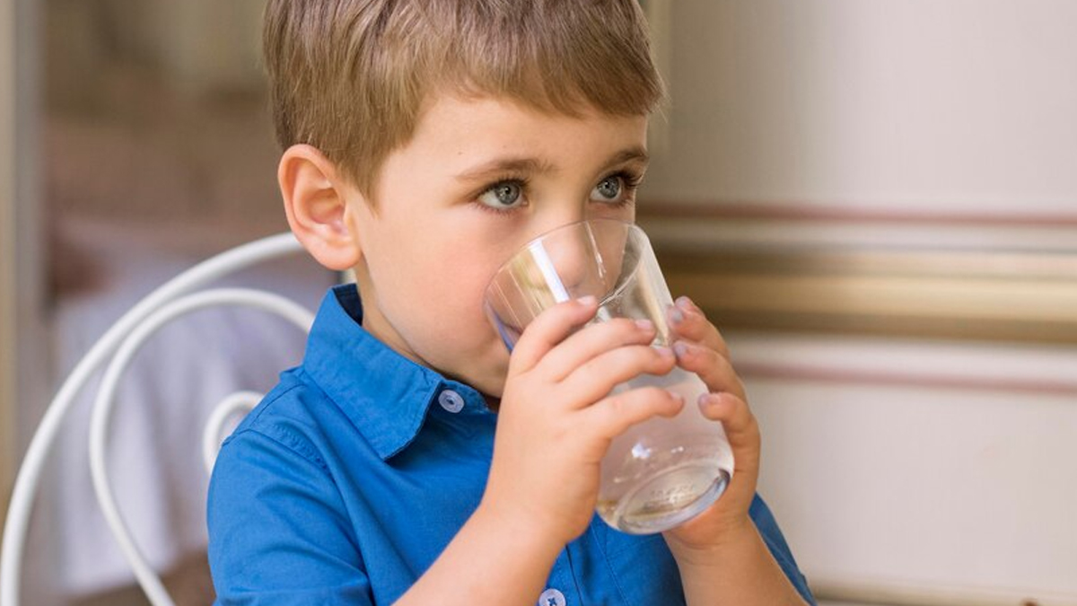 child-drinking-water