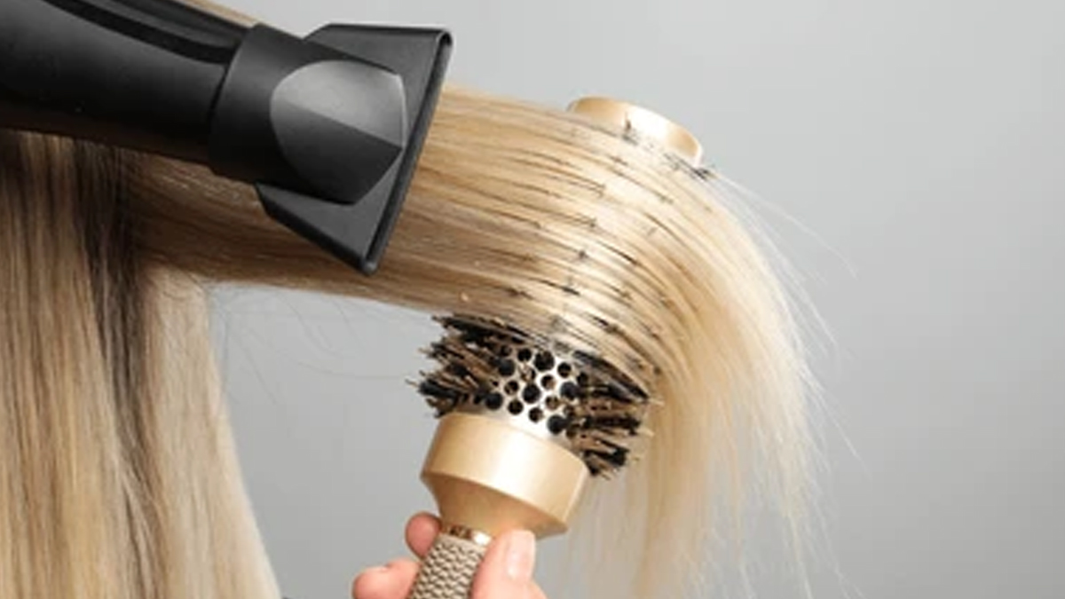 blow-dry-hair
