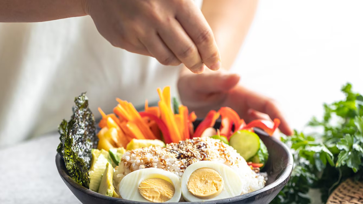 KETO Salad bowl with proteins