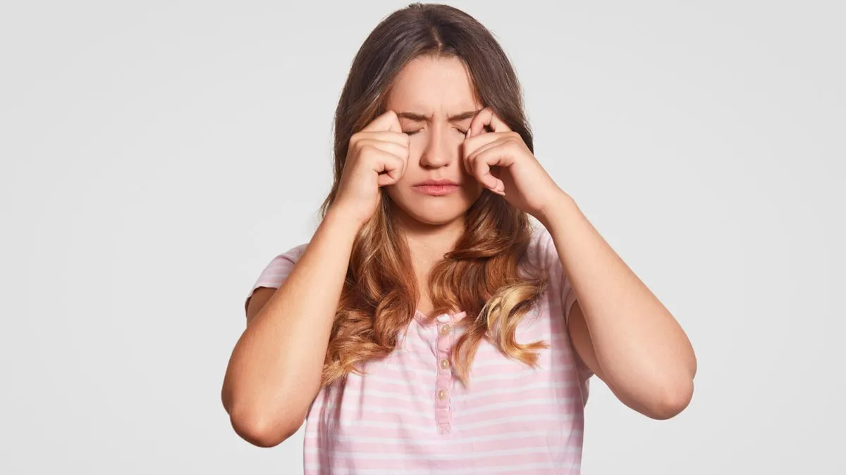 Blurred Vision To Droopy Eyelids, How Your Eyes Indicate That You're Too Tired To Function