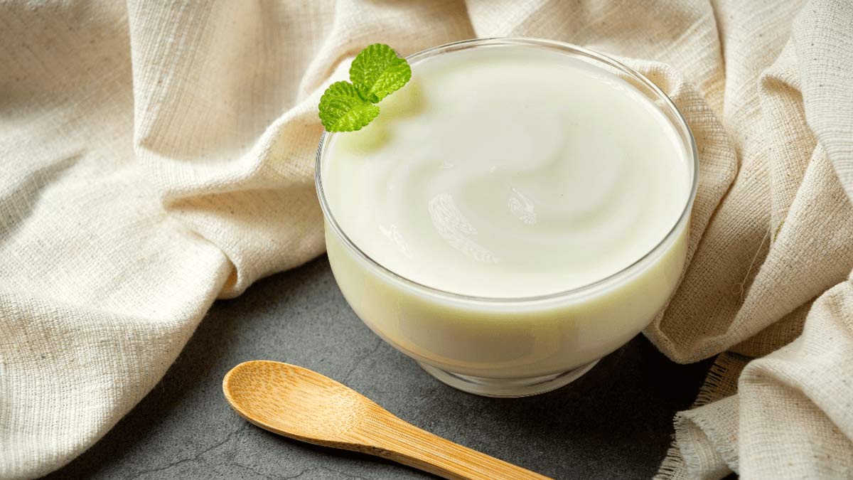 6 Reasons Why Eating Curd in Monsoon Is Good for Your Health, Says Dietitian