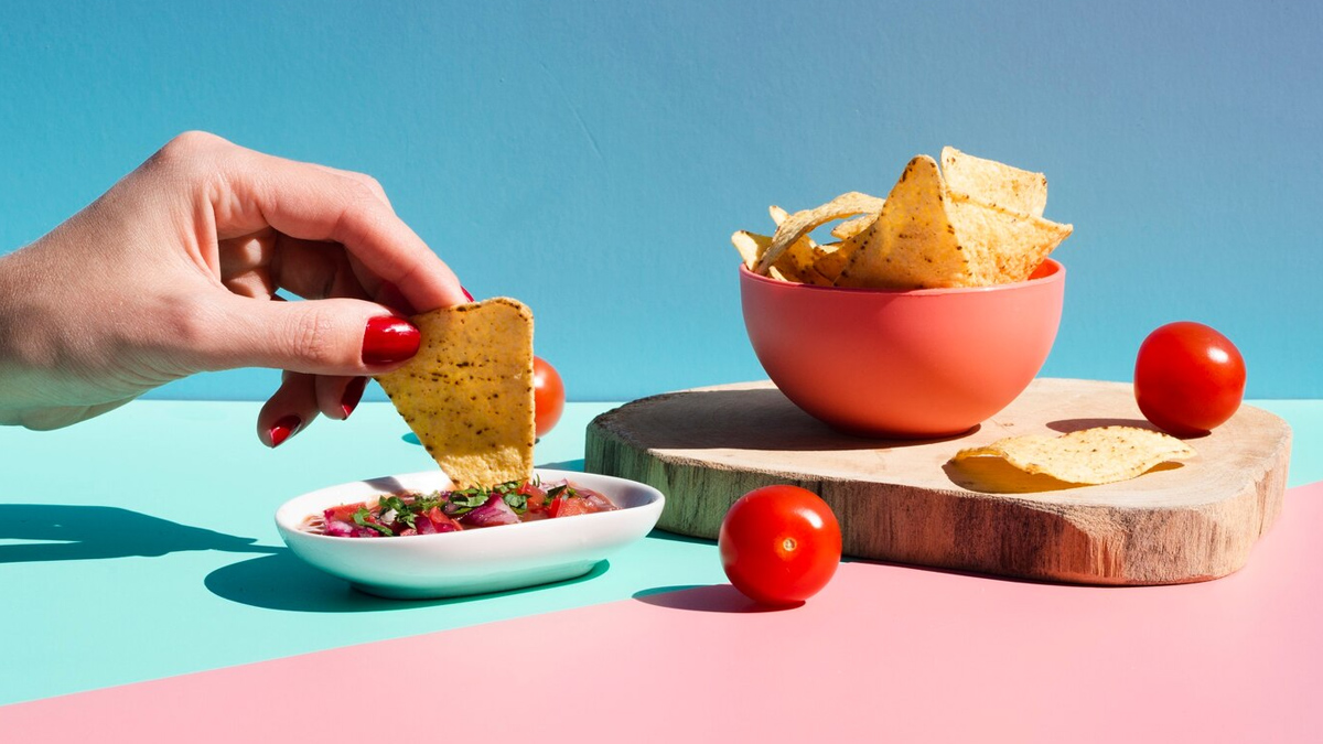 eating with hands
