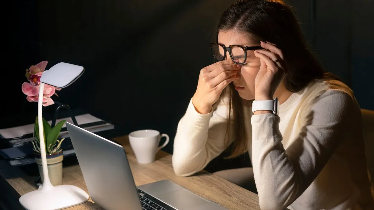 Light Sensitivity During Menstruation: Why It Happens