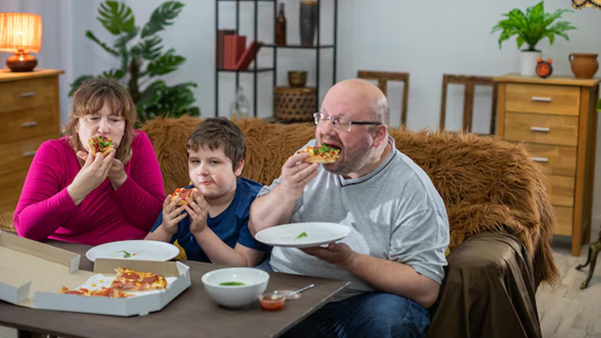 family-eating-junk-food